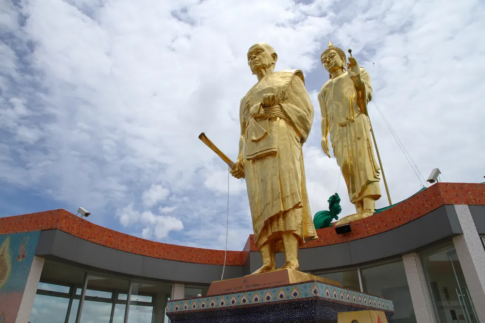 รวมคาถาเรียกลูกค้าเข้าร้านให้ขายของดี ทุกหลวงพ่อ รวมคาถาเรียกลูกค้าเข้าร้านให้ขายของดี ทุกหลวงพ่อ